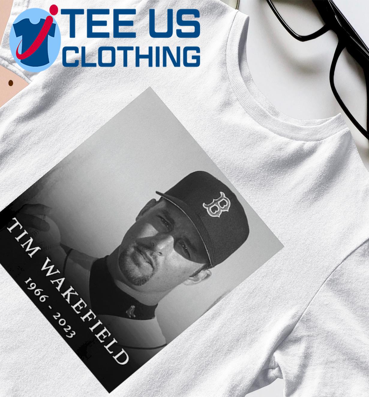 Tim Wakefield T Shirt MLB Shirt Boston Red Sox Sweatshirt - Family Gift  Ideas That Everyone Will Enjoy